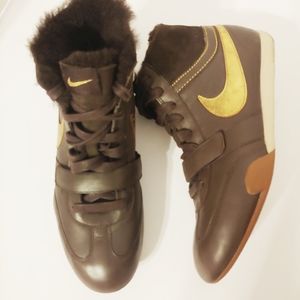 Nike "Sprint Sister" Faux Fur Lined Shoes